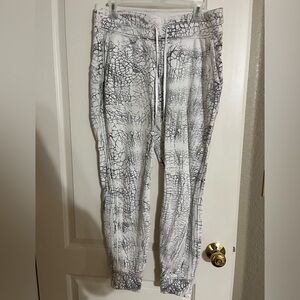 Lululemon Warm Down Jogger *Thread dye